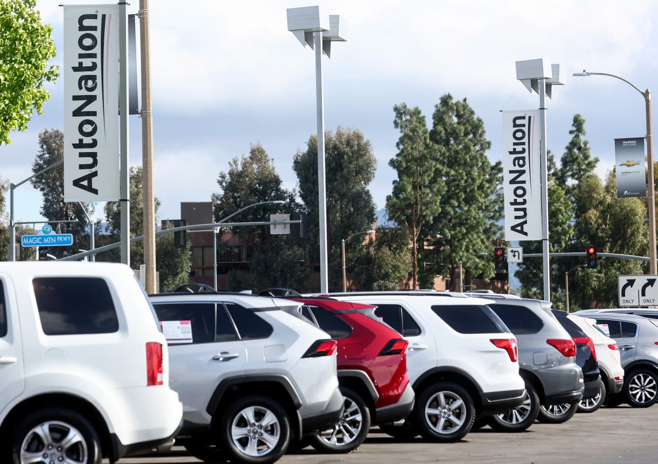 AutoNation’s stock falls 5.6% after earnings fall short of estimates