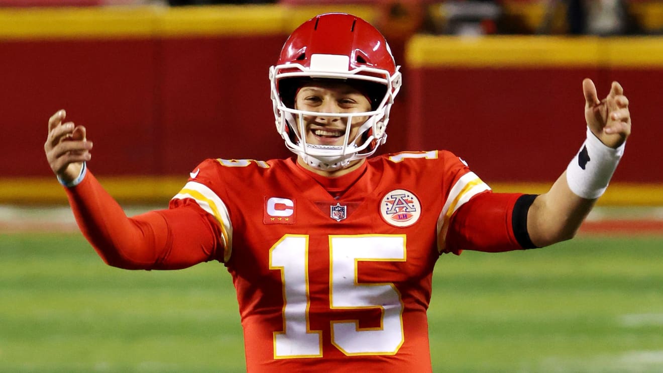 LOOK: Patrick Mahomes rookie card sells for record price