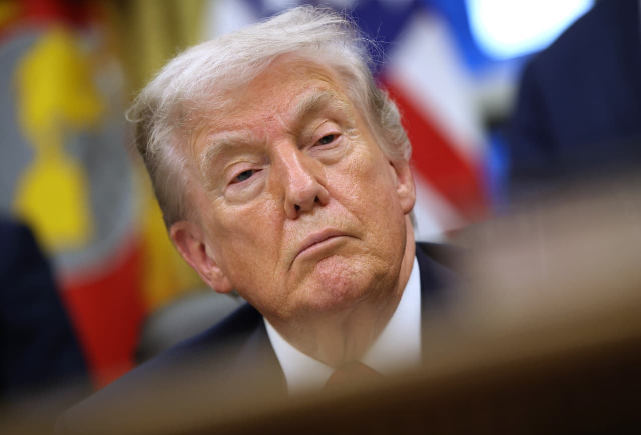 Trump throws down new tariff threats toward Canada and Mexico