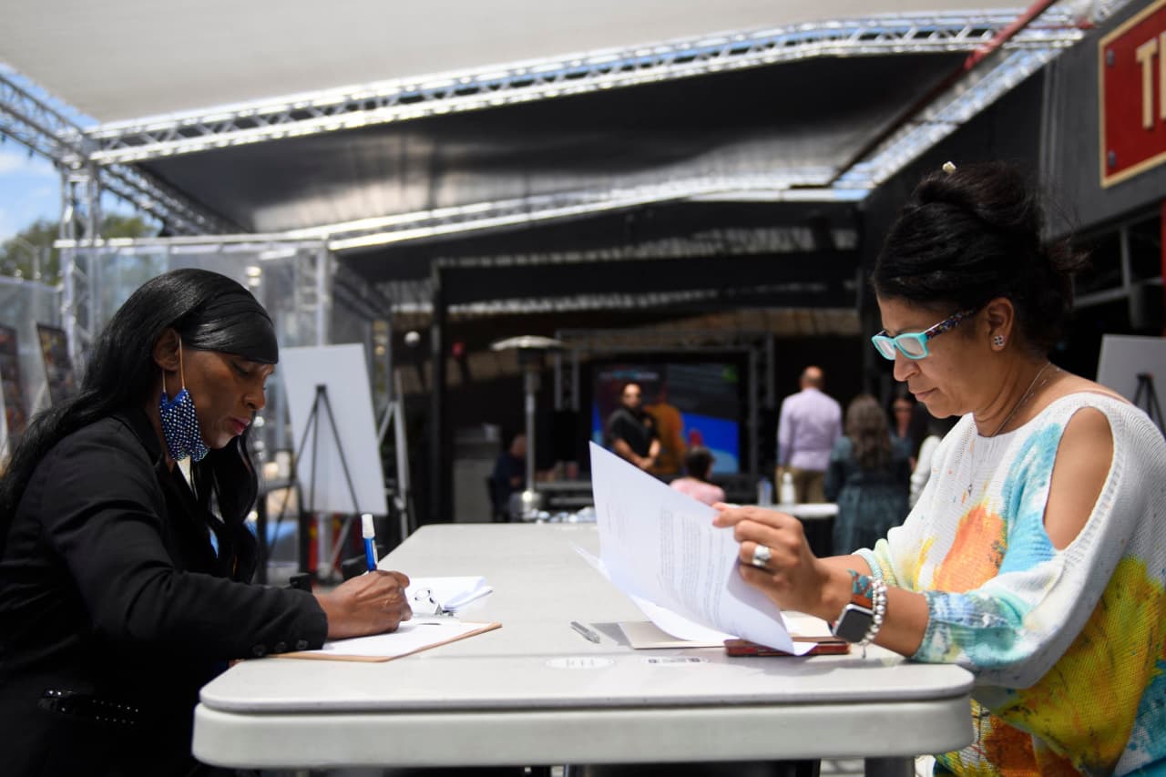 Jobless claims retreat in latest week