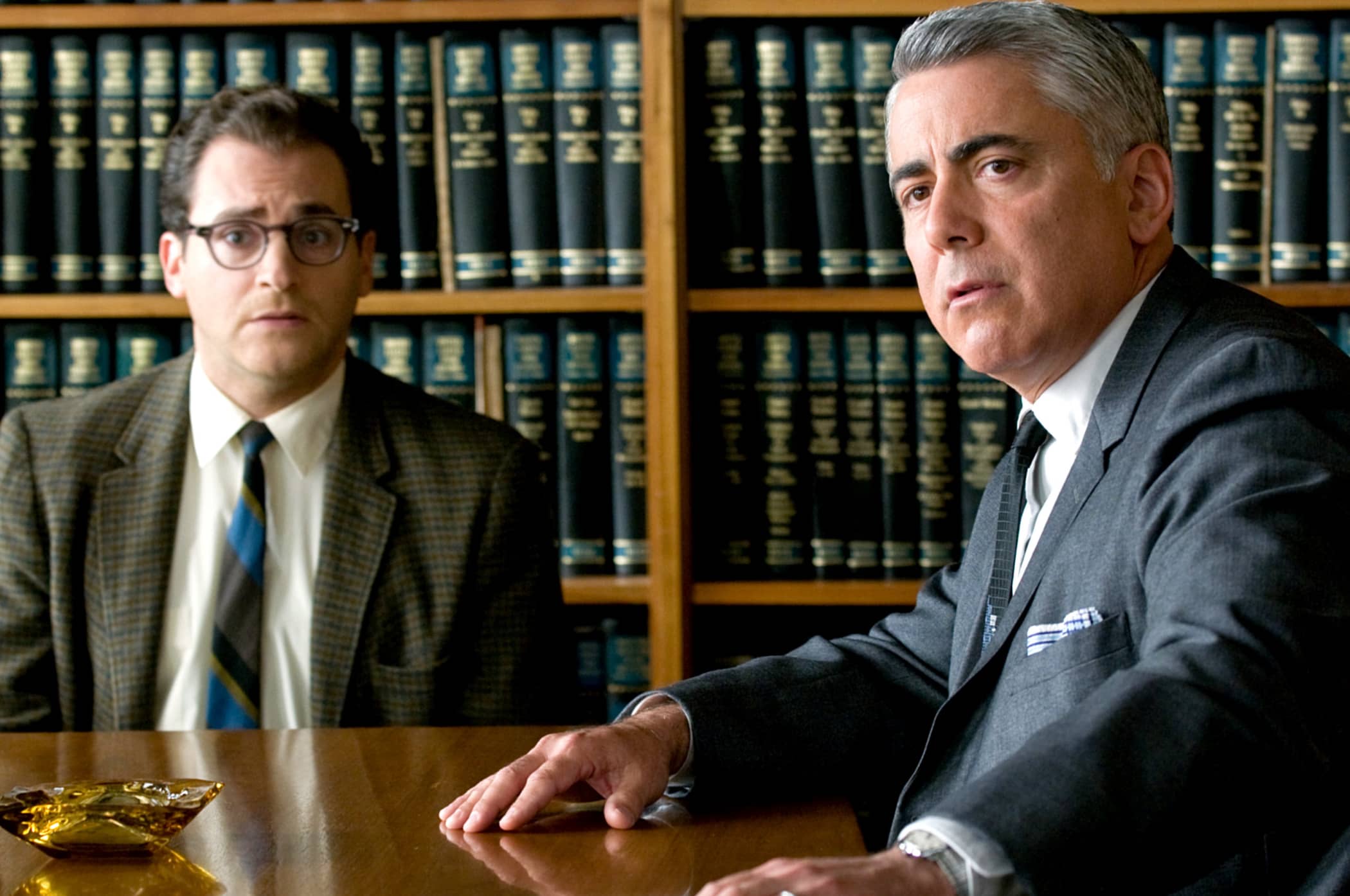 Bir adam. Бизнесмен с планшетом. Летиция каста и луи гаррель. Bir adam. Bir adam.