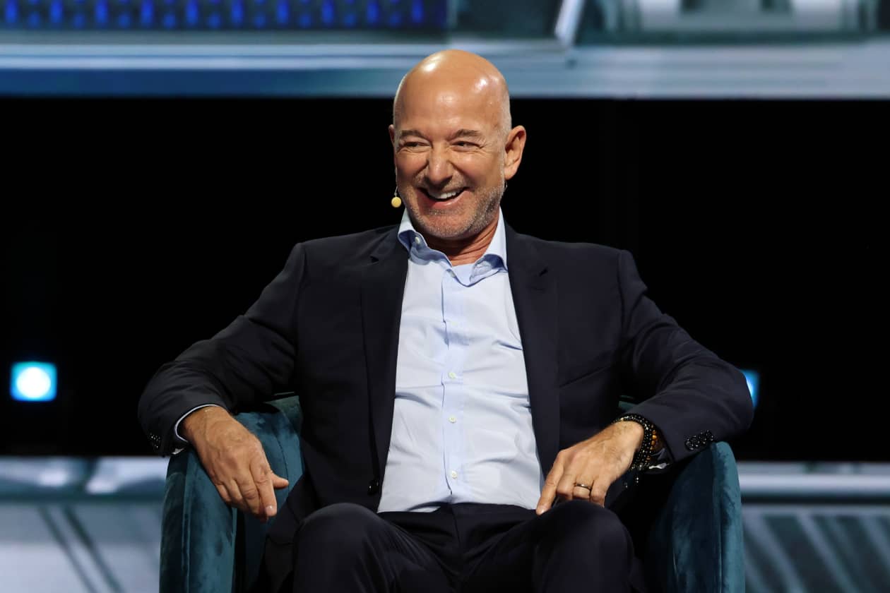 Mysterious UFO at Jeff Bezos’ $165 million Beverly Hills home is ...