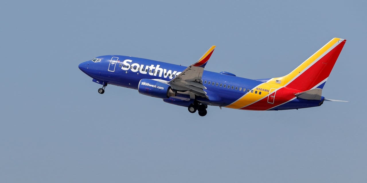 #Southwest logs earnings beat, stock rises after results