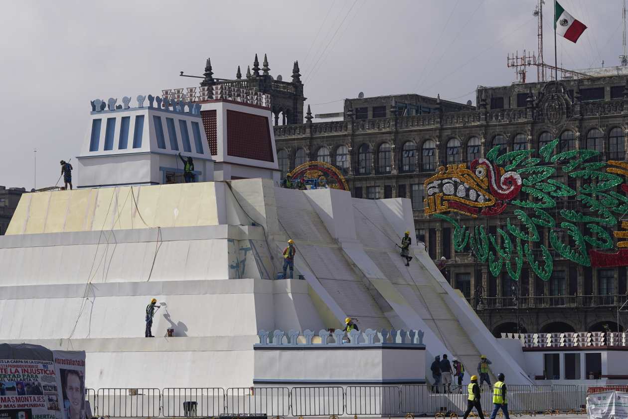 Mexico City marks the 500th anniversary of the fall of the Aztec ...