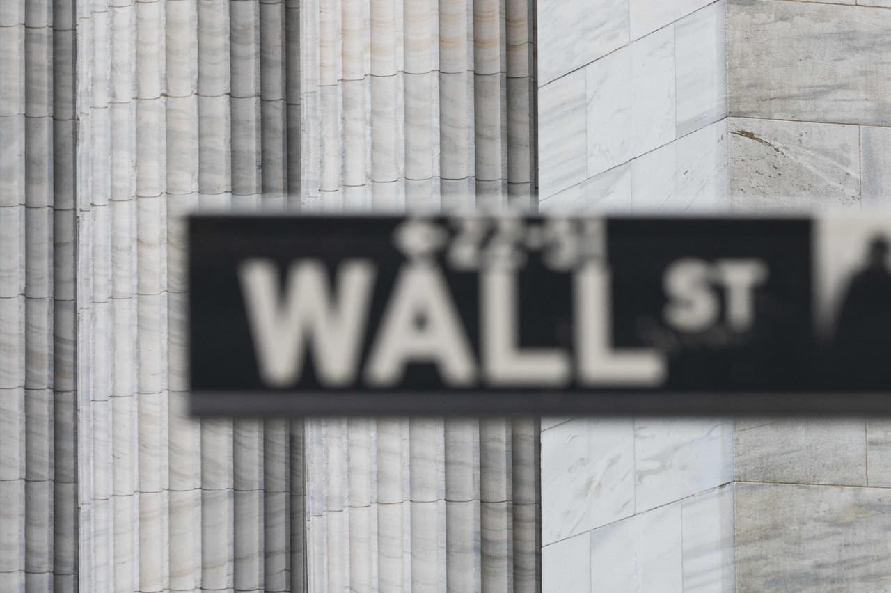 The Dow dropped nearly 500 points. Is bad news on the economy no longer good news for stocks?