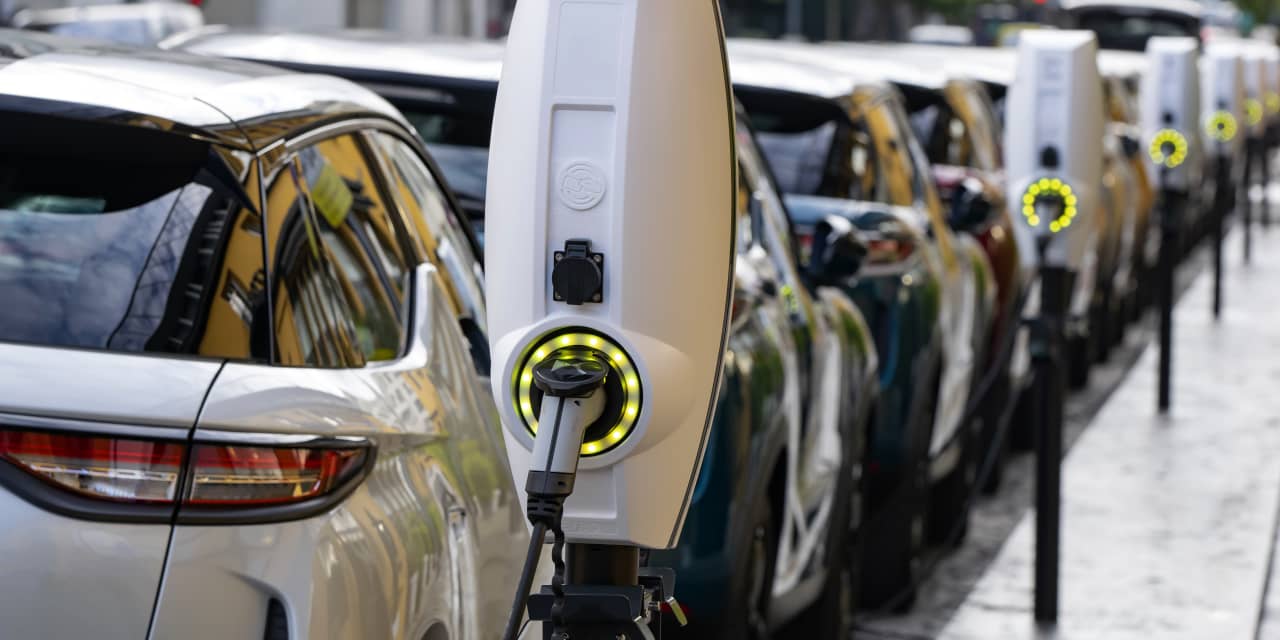 These stocks provide a better way to invest in the electricvehicle