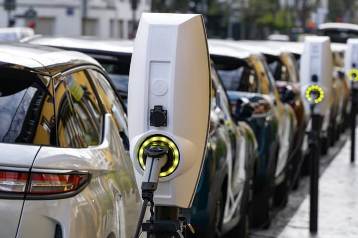 Electric car companies to deals invest in