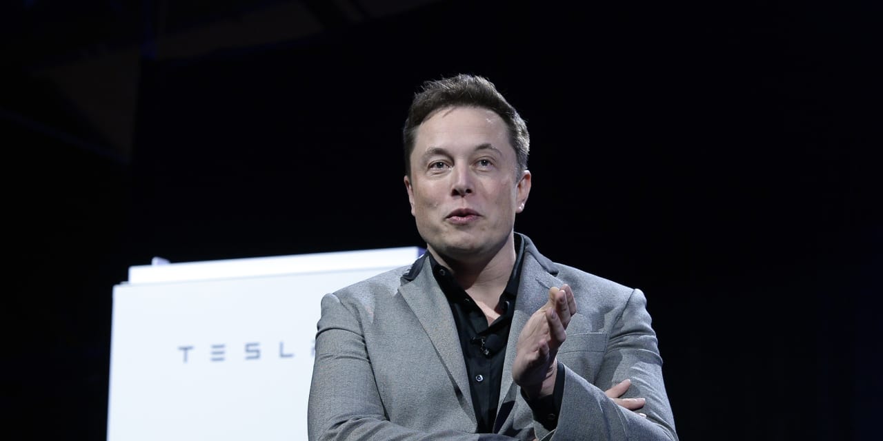 Elon Musks는 Twitter에 Tesla 주식의 10%를 팔아야 하는지 묻습니다.  2백만 명이 넘는 사람들이 투표했습니다.