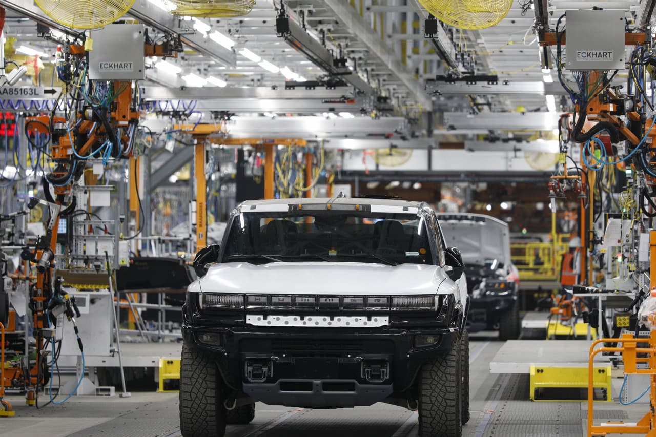 GM follows Ford by making a big energy bet — but h
