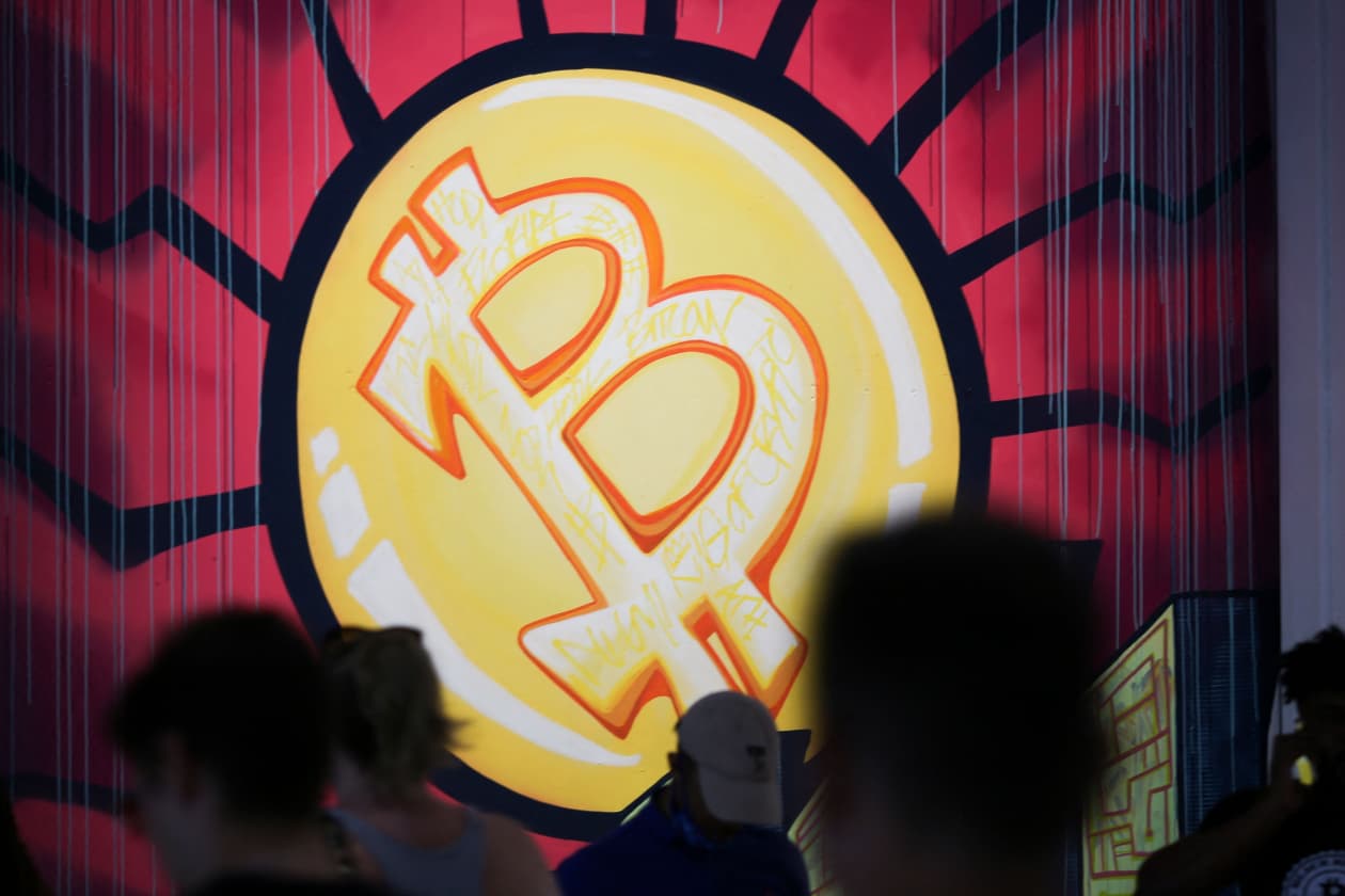 Is bitcoin decoupling from tech stocks? The crypto holds above $45,000 as  U.S. inflation rose again in January - MarketWatch