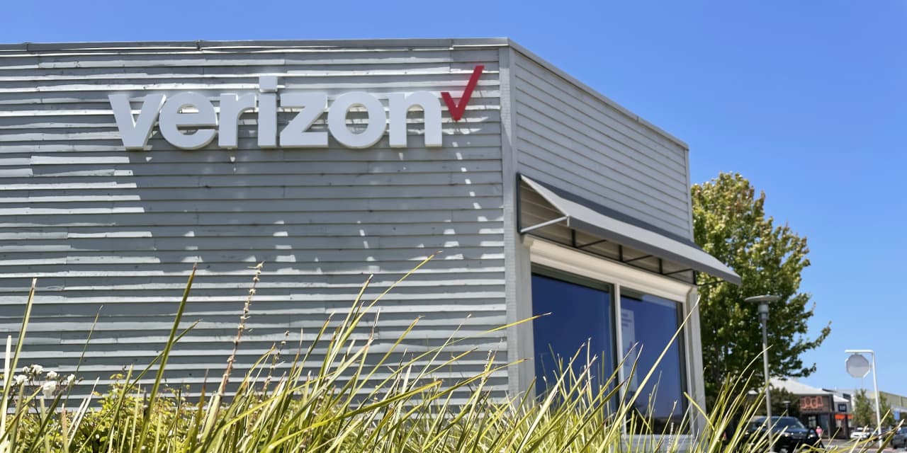 Verizon profit tops expectations, broadband continues to see growth