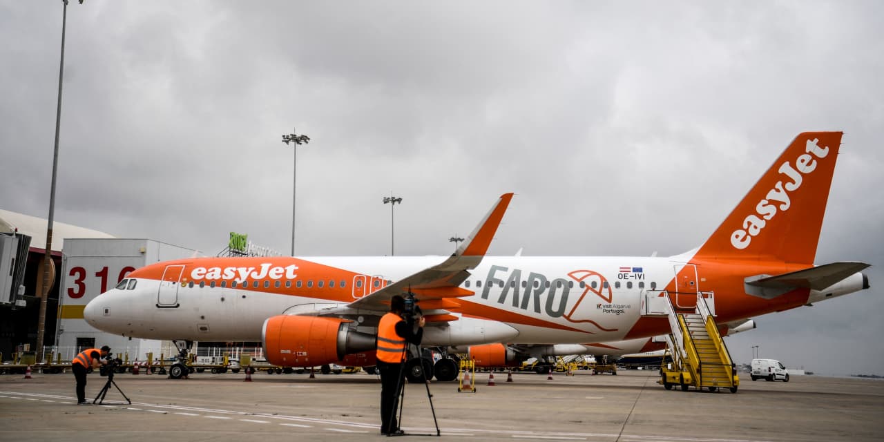 #Dow Jones Newswires: EasyJet losses narrow, revenue grows, sees stronger passenger growth for early 2023