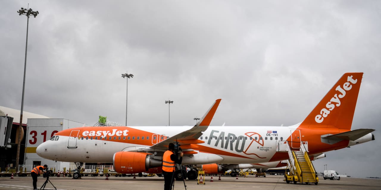 #Dow Jones Newswires: EasyJet losses narrow, revenue grows, sees stronger passenger growth for early 2023