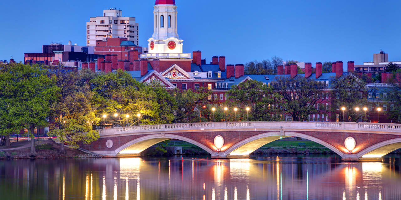 Harvard leaves investments in endowment fossil fuels, the largest university fund to cut ties with Big Oil