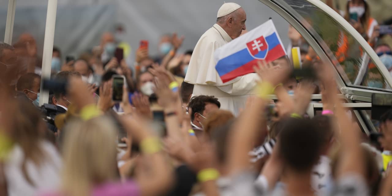 Photo of Návšteva pápeža Františka u Rómov počas jeho púte na Slovensku a v Maďarsku obsahuje posolstvo inklúzie a vzájomného prijatia