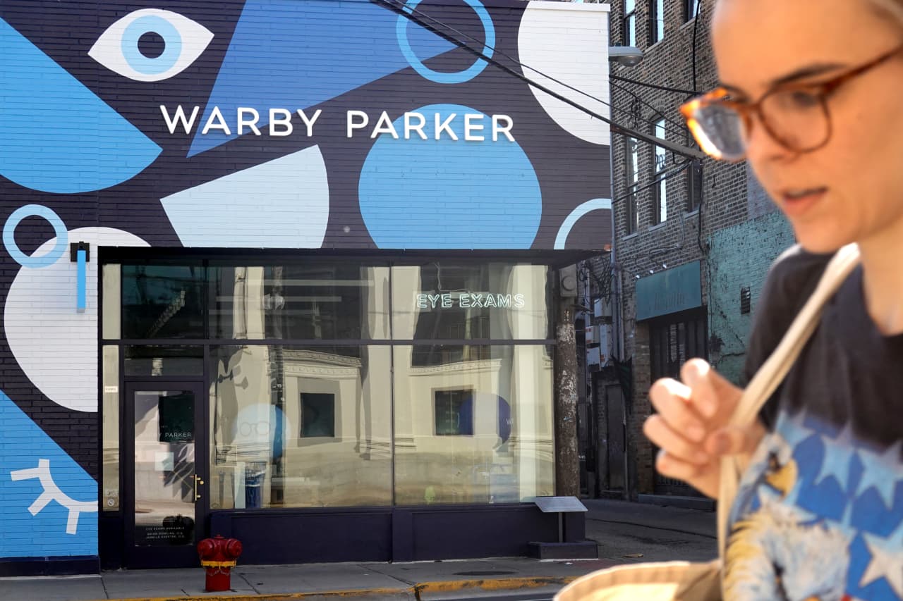 Warby Parker’s stock tumbles again after earnings, as gross margins keep falling