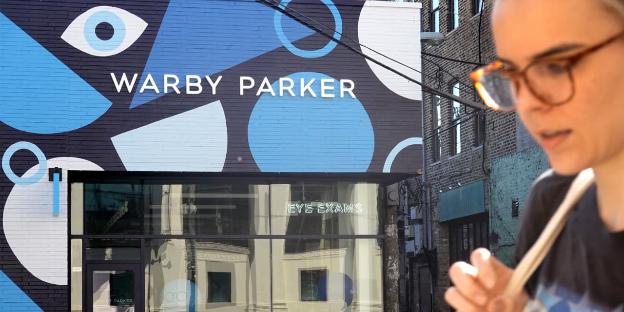 Las acciones de Warby Parker caen después del sorprendente final del trimestre a medida que el margen bruto continúa disminuyendo