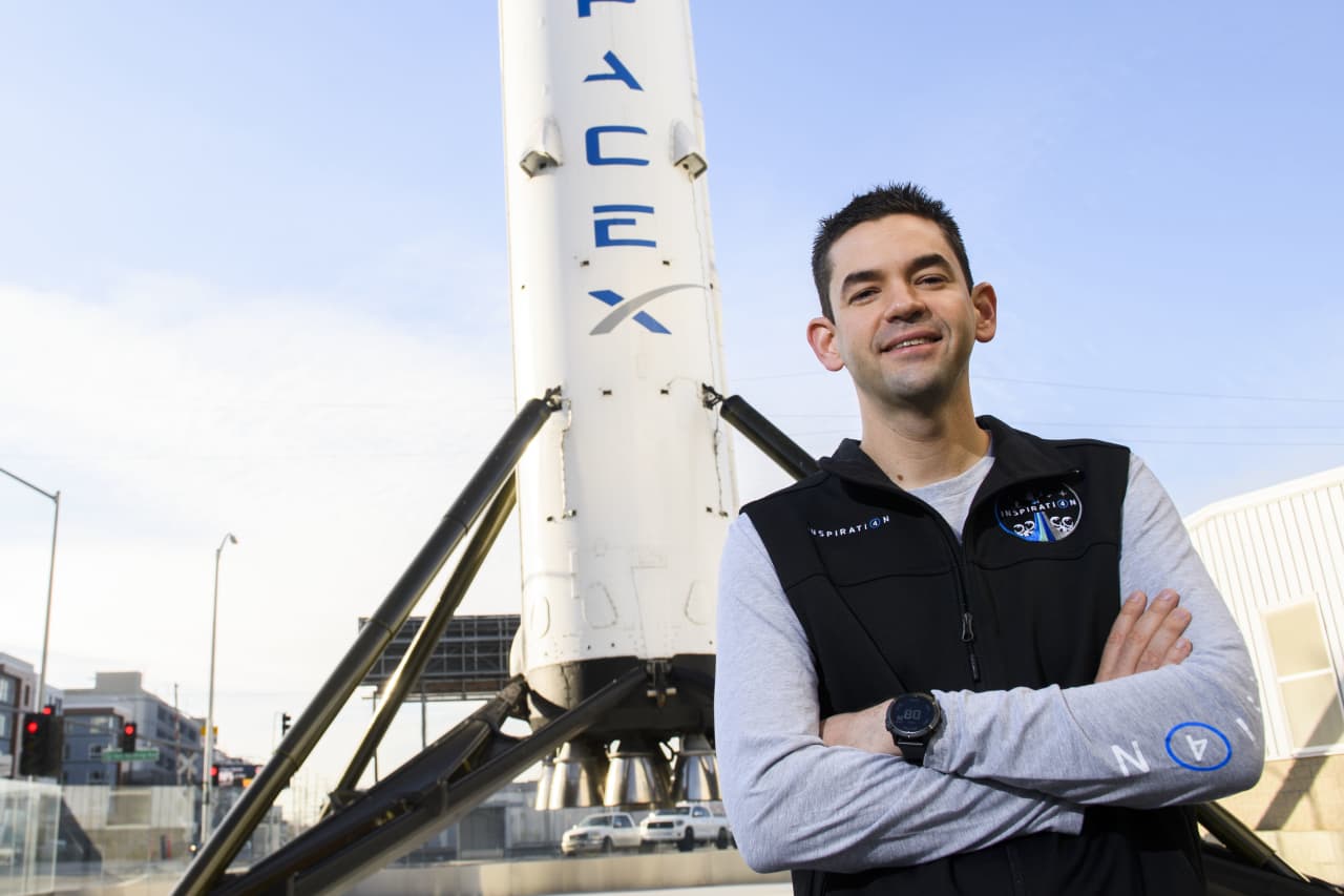 Trump re-nominated a tech billionaire to lead NASA. That’s good news for Elon Musk.