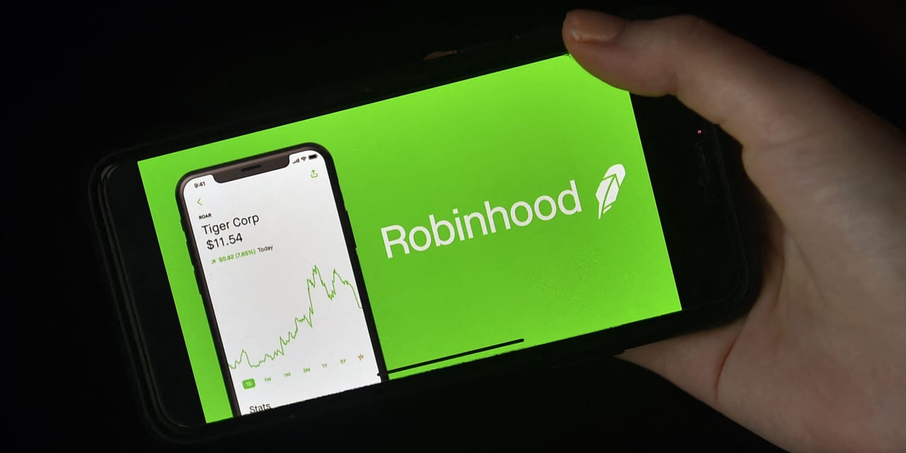 Robinhood inventory falls greater than 11% after quarterly miss, fewer customers