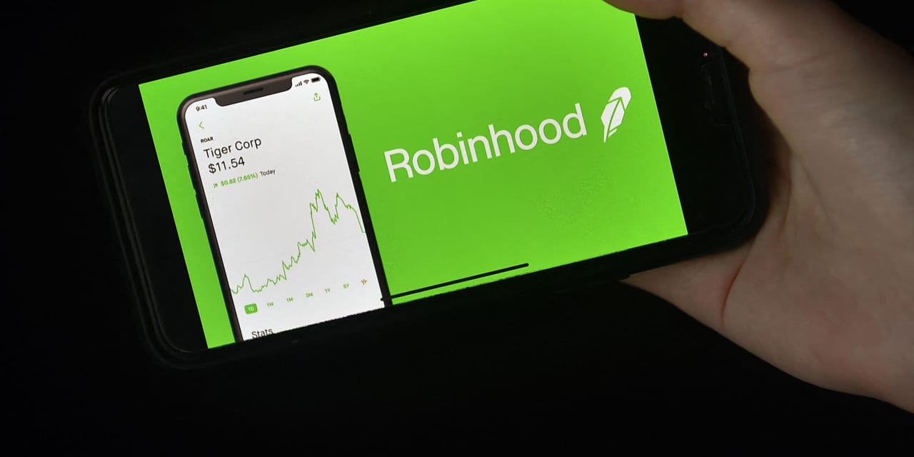 Robinhood inventory falls greater than 11% after quarterly miss, fewer customers