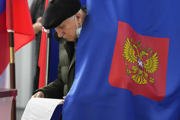 Pro-Kremlin party leads in early results in Russia election - MarketWatch