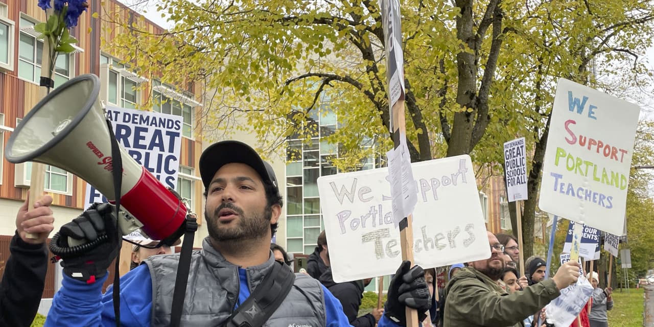 Portland teachers union reaches tentative deal after nearly month-long strike - Vimarsana News