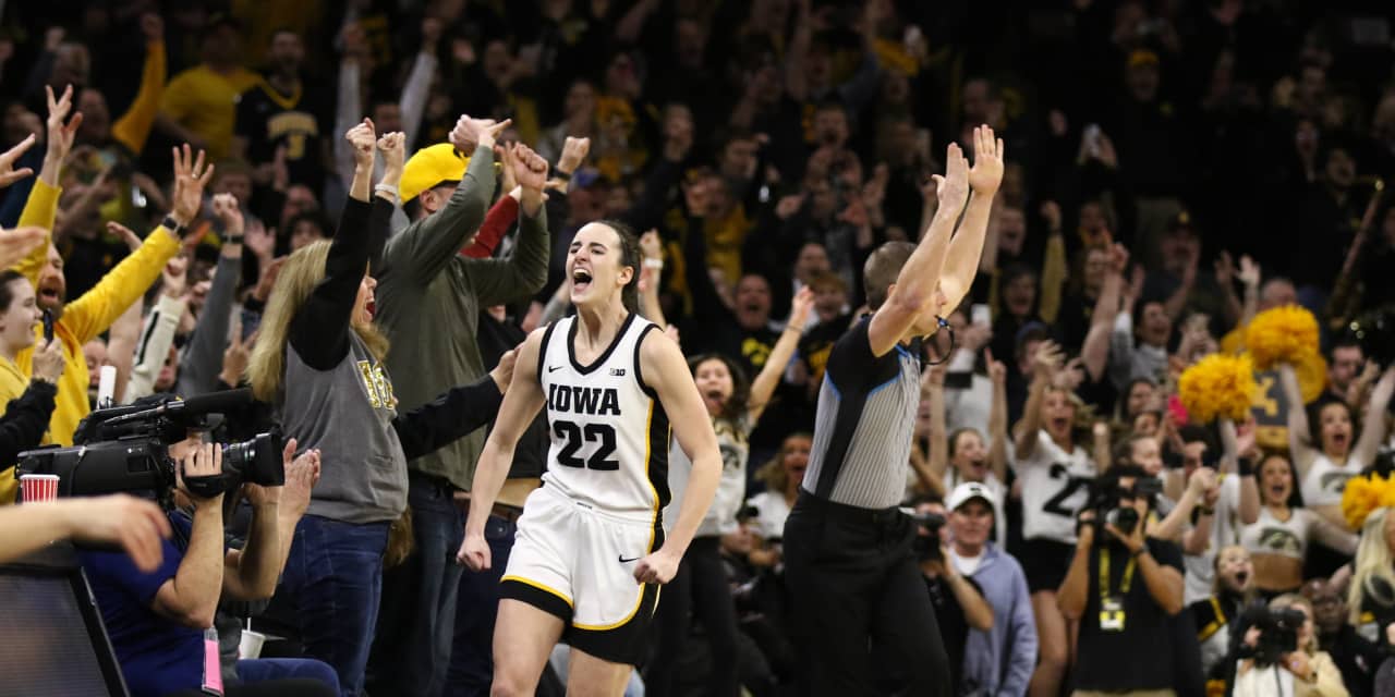 Iowa's Caitlin Clark breaks NCAA women's career scoring record - Vimarsana News