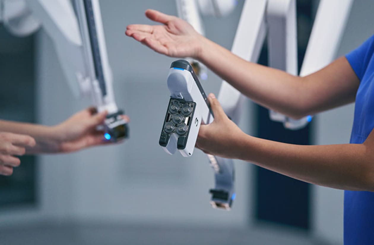 intuitive-surgical-leads-s-p-500-gainers-as-analysts-welcome-bullish