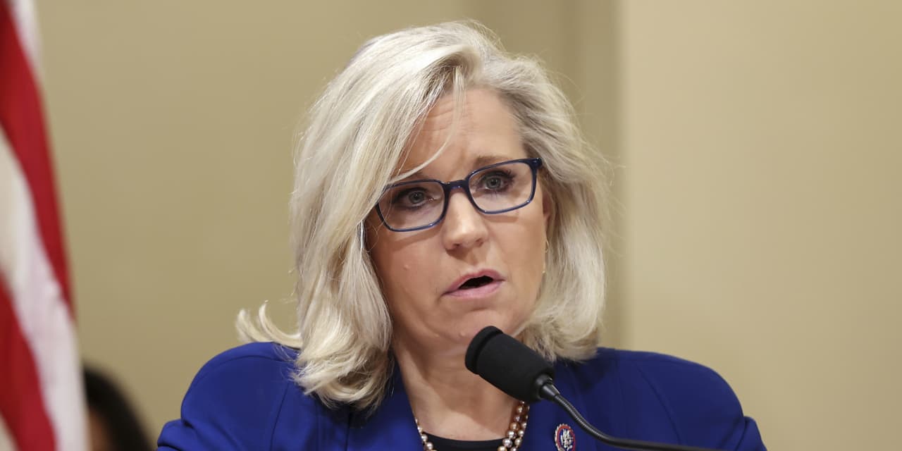 Las acciones de Trump el 6 de enero fueron “un grave incumplimiento del deber”, dice la representante Liz Cheney