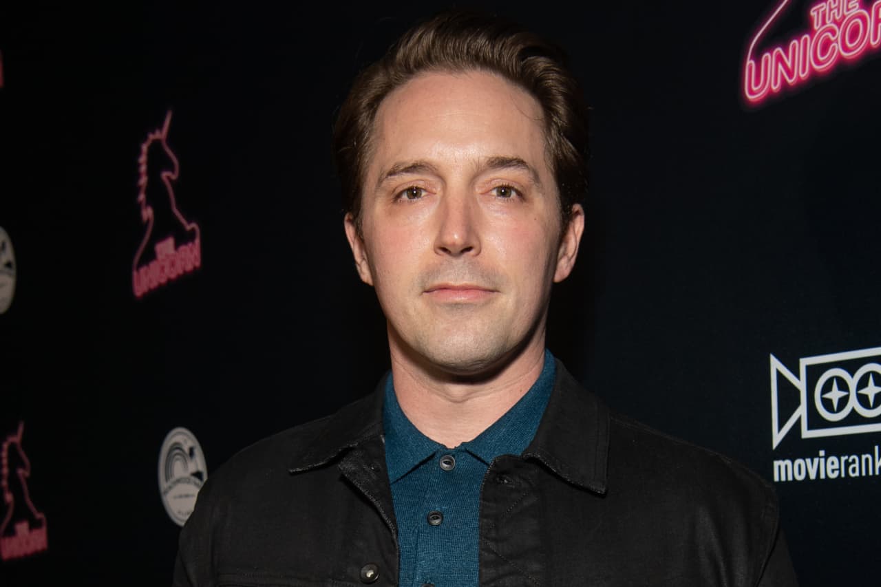 Beck Bennett Leaves 'Saturday Night Live'; Cast Veterans Returning