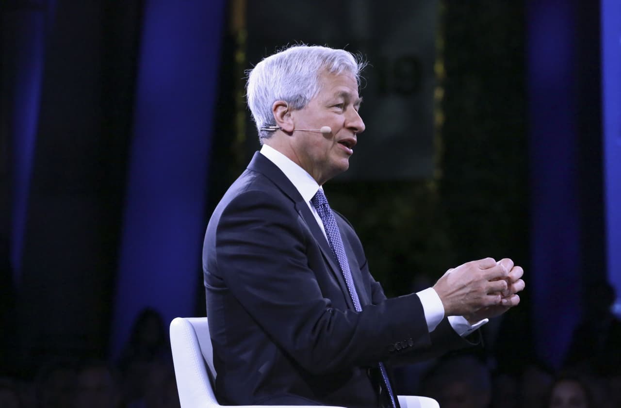 Why Jamie Dimon’s sale of $150 million in JPMorgan’s stock could be reason for caution