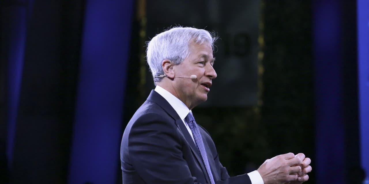 Why Jamie Dimon’s 0 Million JPMorgan Stock Sale Could Be a Reason for Caution