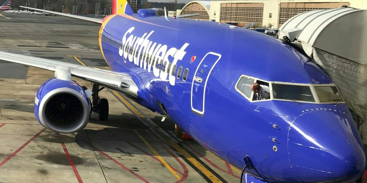 Southwest pilots ratify contract that will boost pay by nearly 50% by 2028 - Vimarsana News