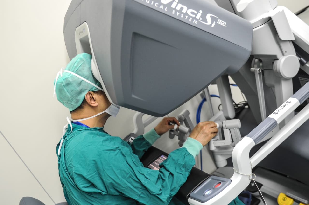 Intuitive Surgical’s stock rises after third-quarter results beat on jump in robotic surgeries