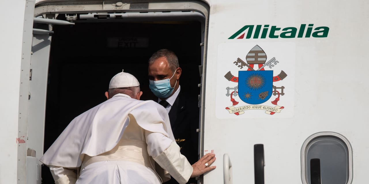 Letecká spoločnosť pápeža Alitalia poletí na svoj posledný let