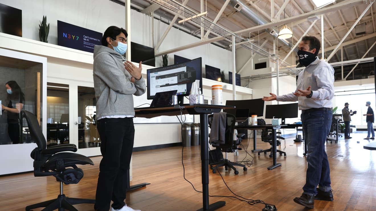 Amazon managers will decide when — and if — their teams should return ...