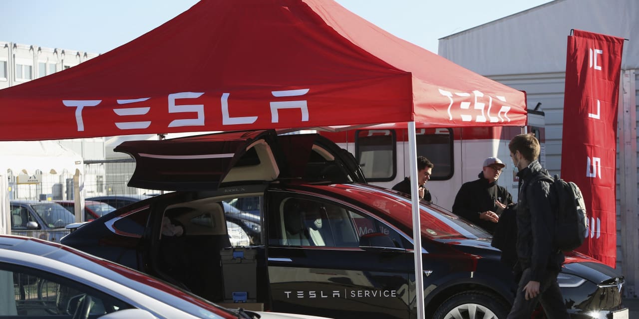 #Market Snapshot: Dow, S&P 500 trade at record-high territory Wednesday, with Tesla earnings due after the close