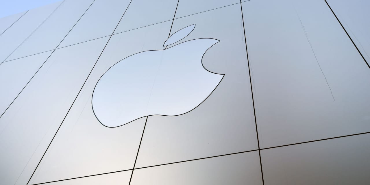 Apple’s stock loses steam as company fails to finish worth more than ...