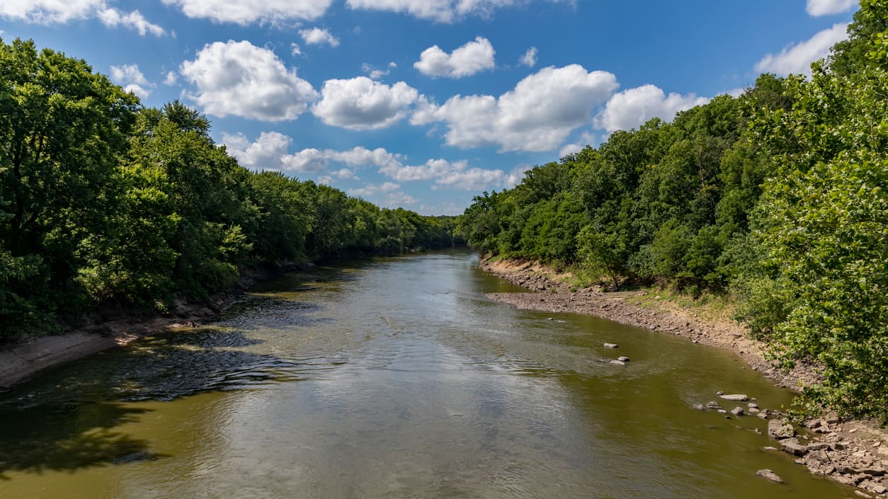 6 beautiful lakeside towns where you can buy a home for under $300,000 ...