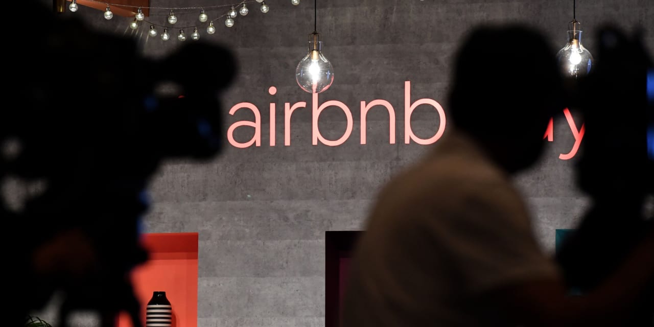 Airbnb stock falls sharply despite earnings beat, plan to repurchase $ 2 billion in stock