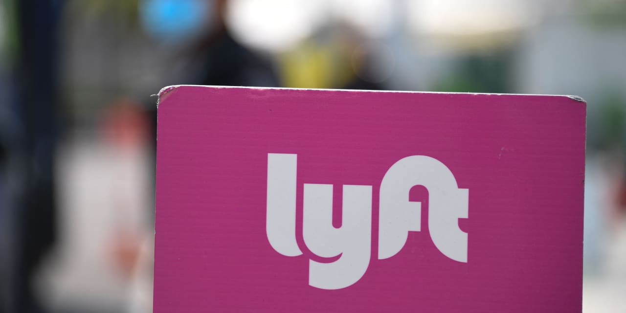 Lyft stock sinks 30% after sales outlook falls short of $1 billion