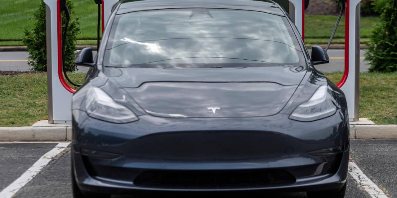 Hertz will have to wait for its 100,000 newly ordered EVs — just like