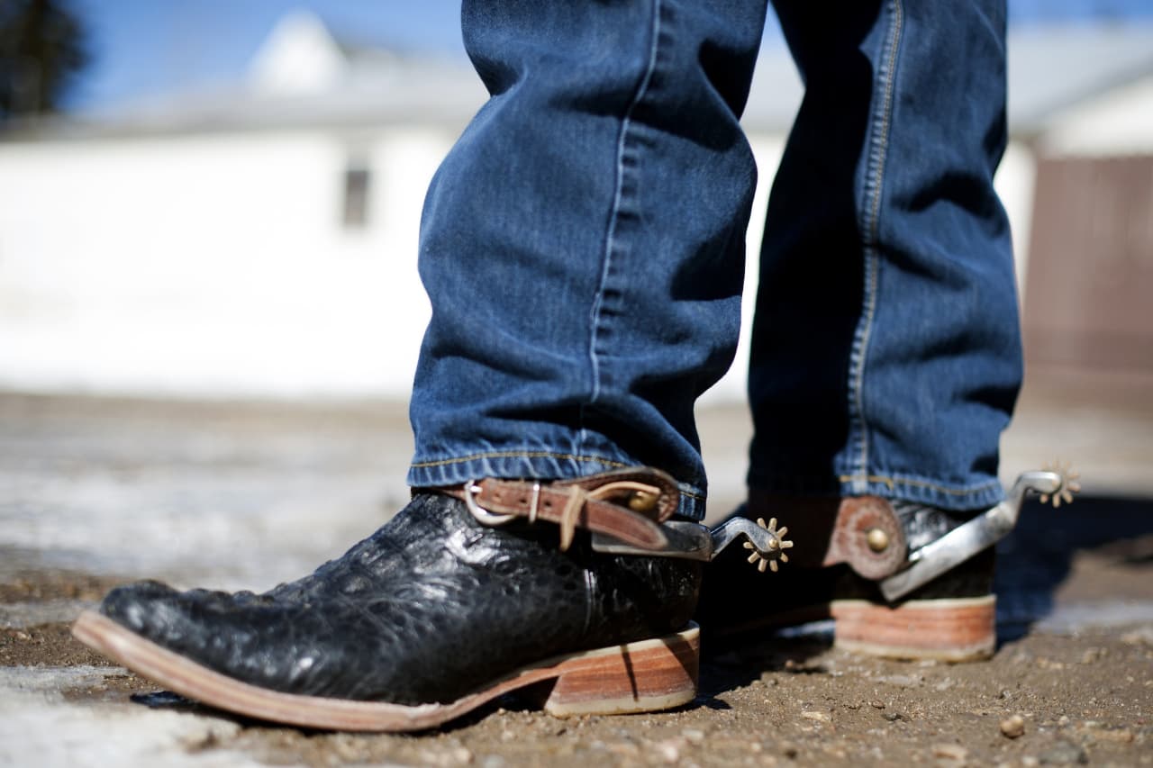 #Boot Barn’s stock sinks after it expects continued consumer caution in outlook