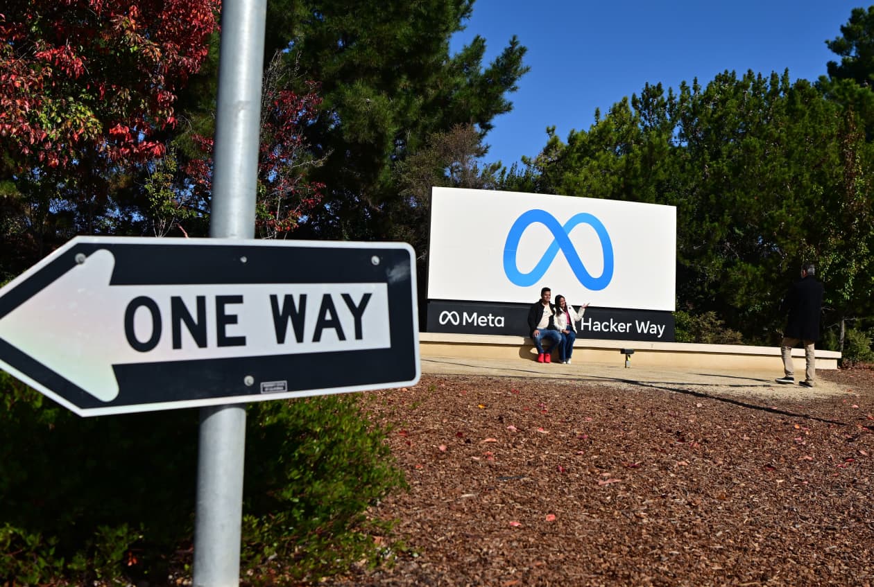 Fate of the Mag 7 depends on their ability to deliver rapid revenue growth  in 2024, says Goldman Sachs - MarketWatch