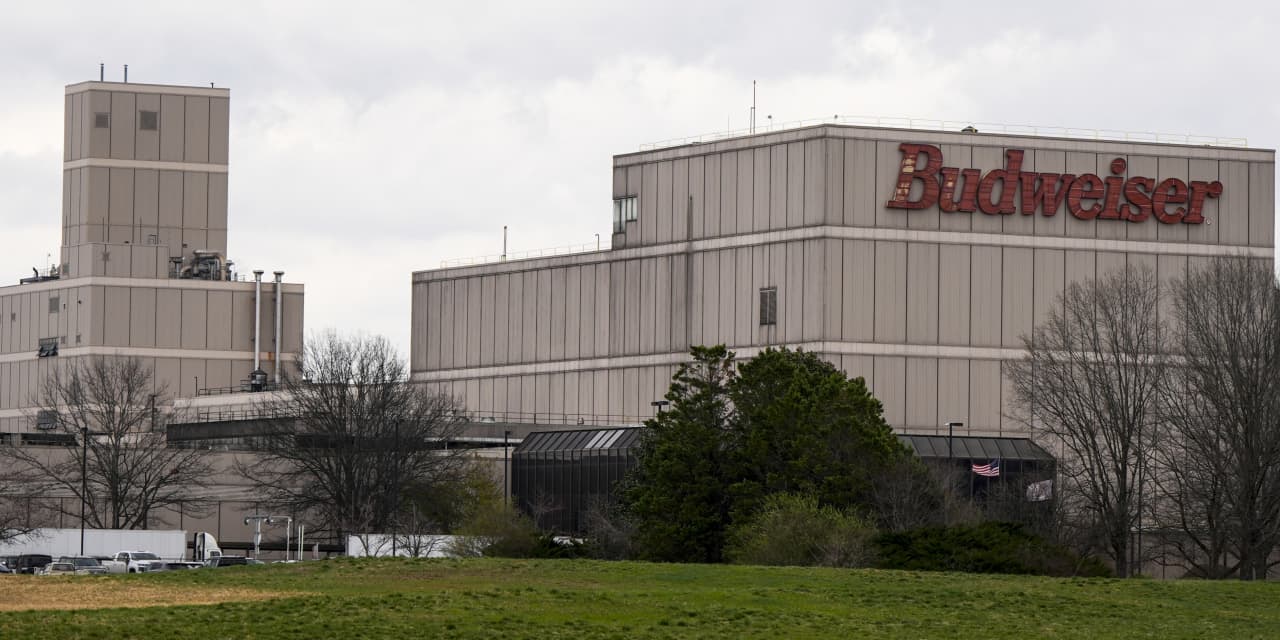 Anheuser-Busch, Teamsters reach labor agreement to avert strike at U.S. plants - Vimarsana News