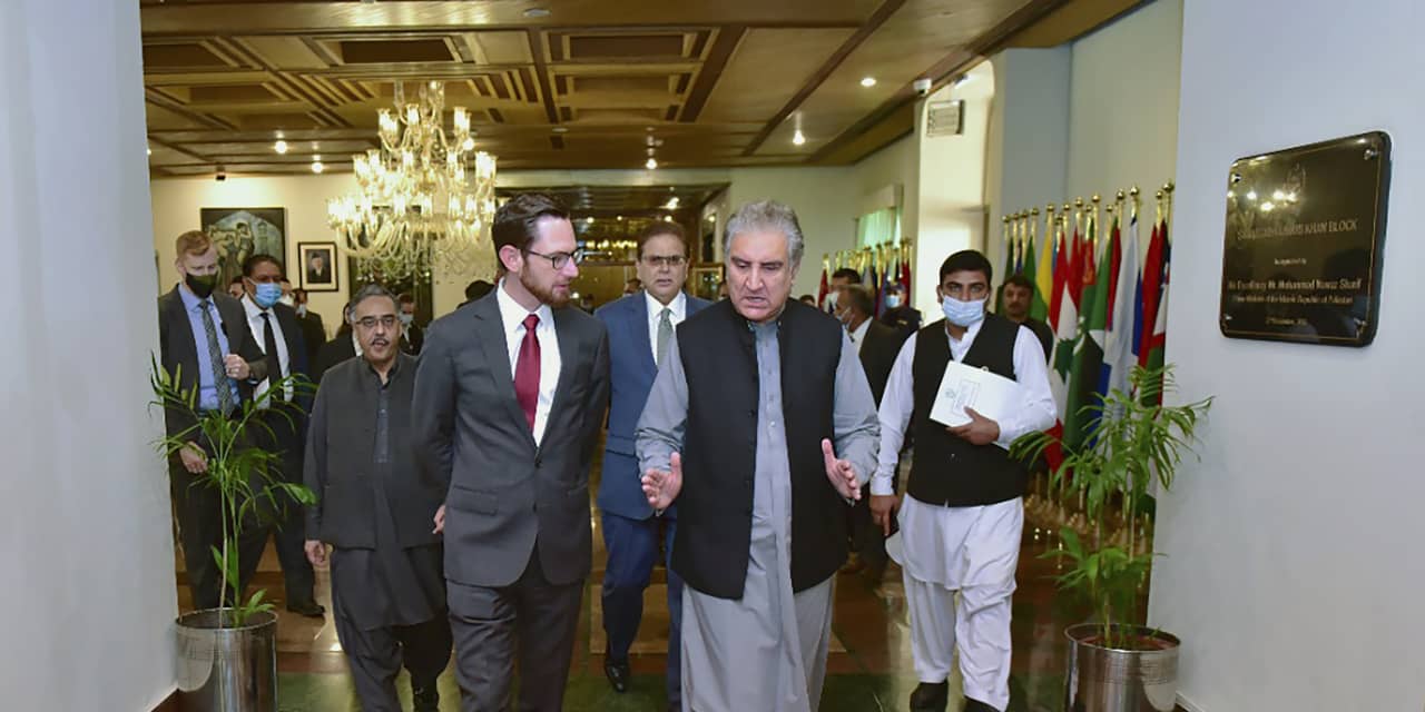 美国、俄罗斯和中国的大使在巴基斯坦会面，讨论阿富汗的未来。