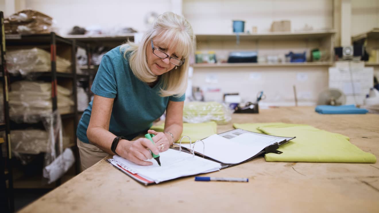 Old work. Old work. Пенсионер за компьютером. Old worker. Дедушка за компьютером.