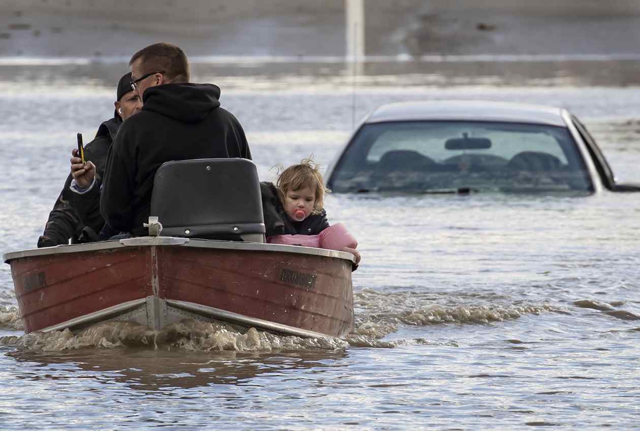 At least 1 dead from devastating mudslides, flooding in Pacific ...