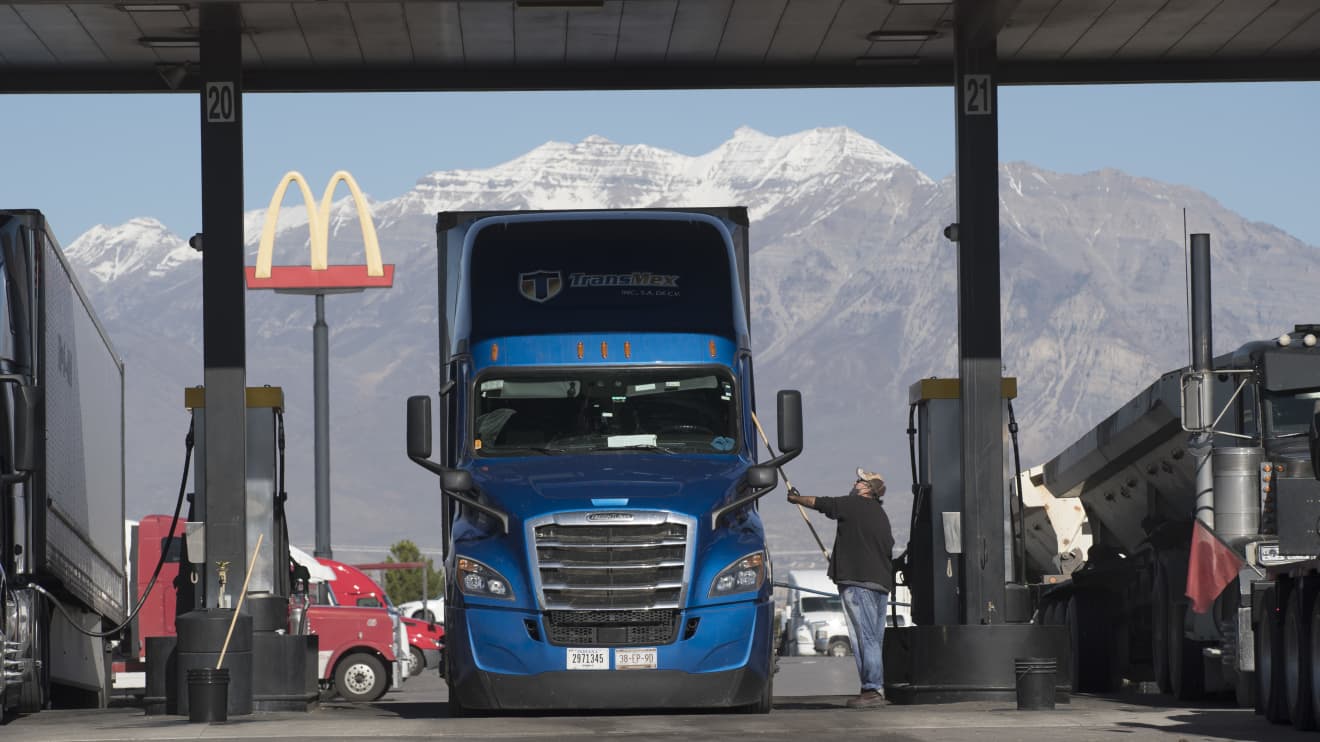 lobbyist-for-truckers-on-the-driver-shortage-if-the-job-that-you-re-offering-sucks-is-the-solution-really-go-find-more-suckers-or-should-you-improve-the-job-marketwatch