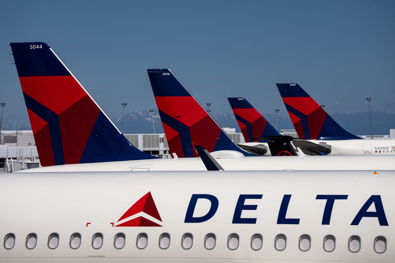 Delta defies oil-price spike and boosts its revenue outlook as travel demand accelerates